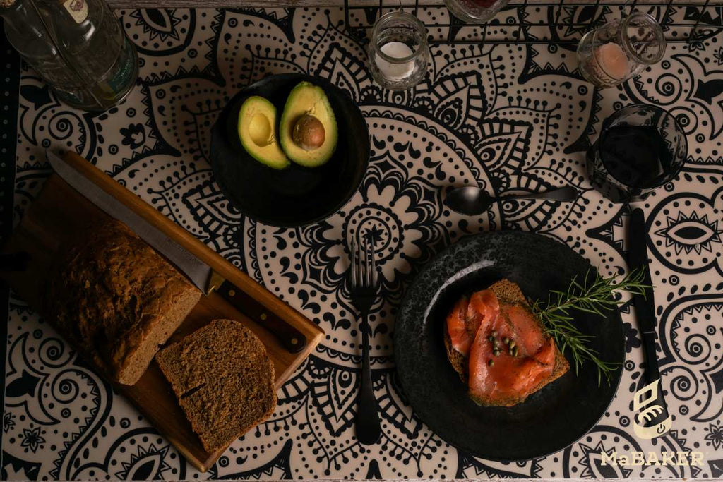 Mira cómo el pan negro te resuelve una cena. Así de fácil y saludable